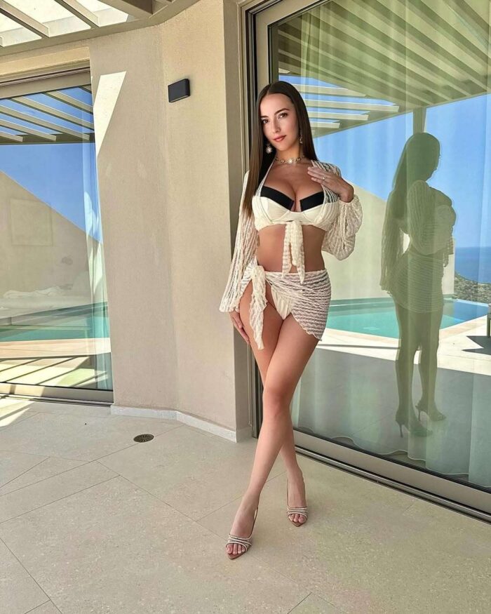 Julia Lyn - OnlyFans VIP Free Access & Nude Content