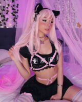 Waifu Mia photo 6 of 10
